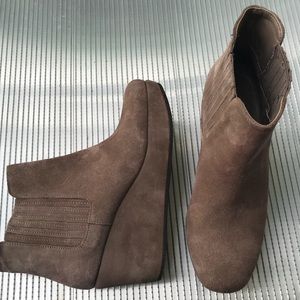 BCBGENERATION WOMEN’S BROWN SUEDE ANKLE BOOTIES